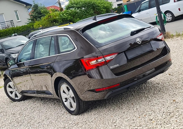 Skoda Superb cena 59900 przebieg: 232700, rok produkcji 2017 z Płock małe 596